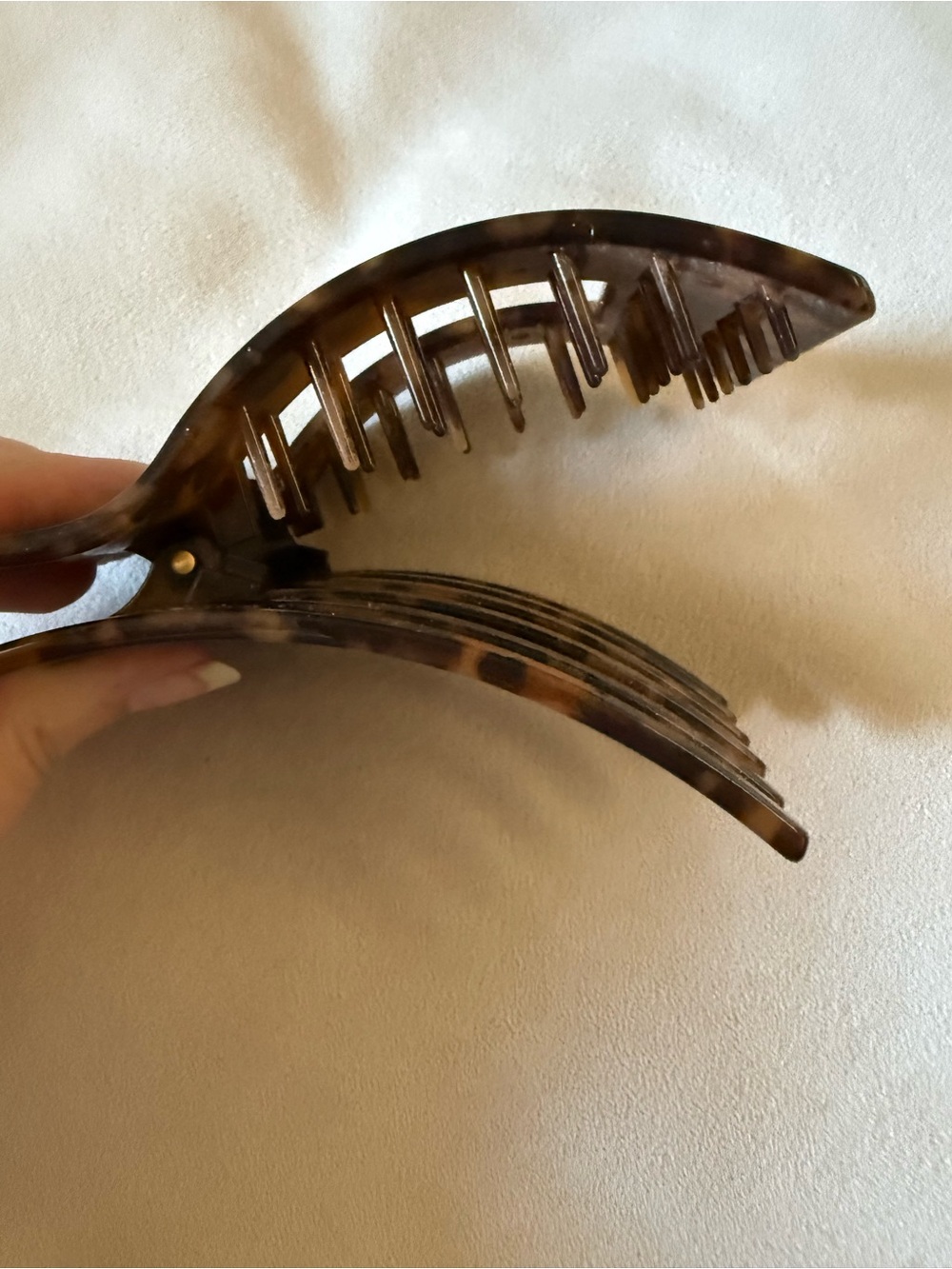 Geometric Tortoise Shell Claw Clip - Picture 4 of 5
